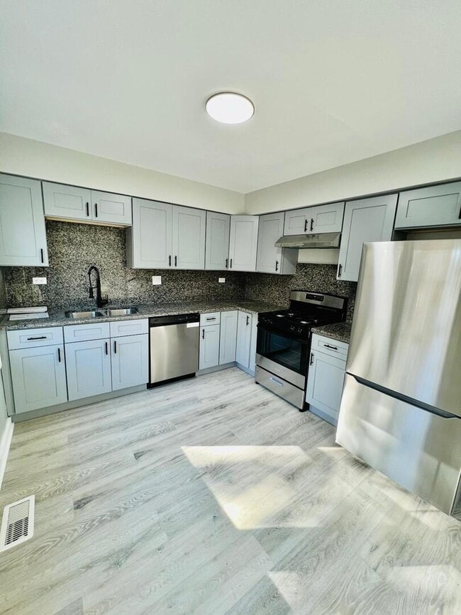 Building Photo - 2021 Farnham Ct