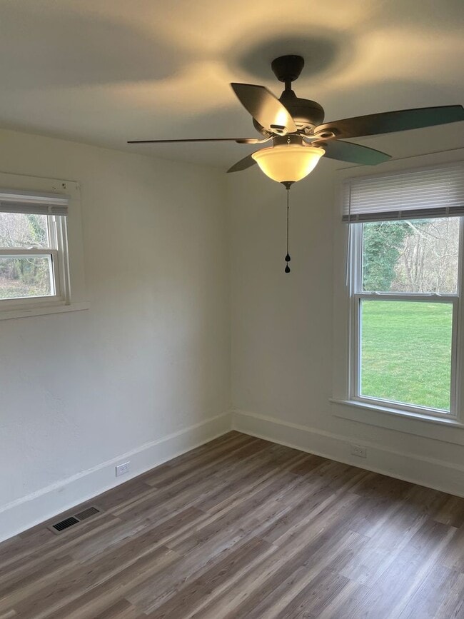 Building Photo - 3 Br 1 Bath House