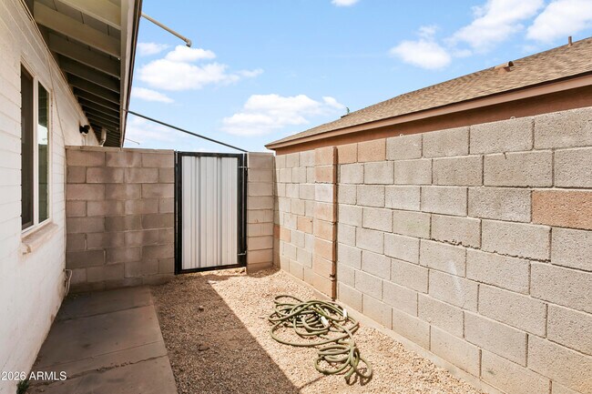 Building Photo - 1646 E McKinley St