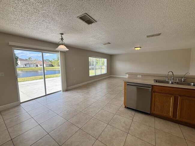 Building Photo - 15133 Moultrie Pointe Rd