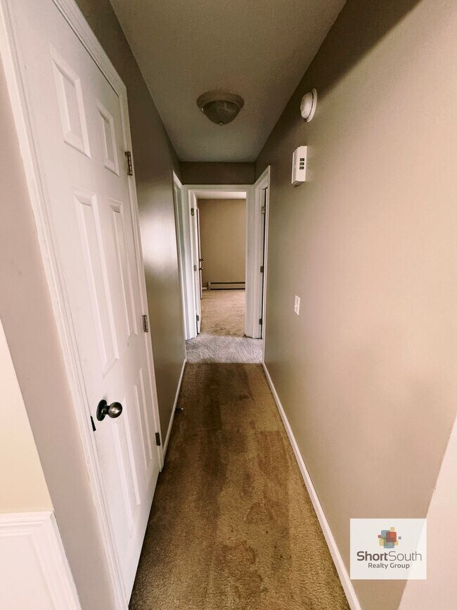 Building Photo - Updated 3 bed 1 bath Condo in Jenison