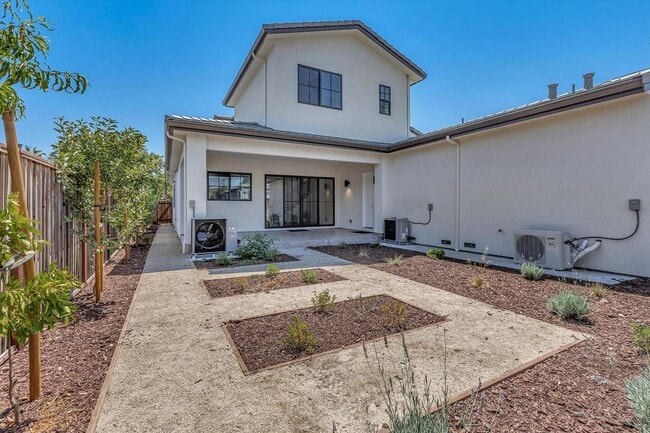 Building Photo - Newer High-Tech Home | Top Schools | Great...