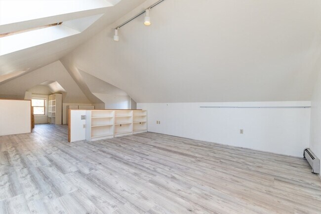 Building Photo - 81 Cushing Ave