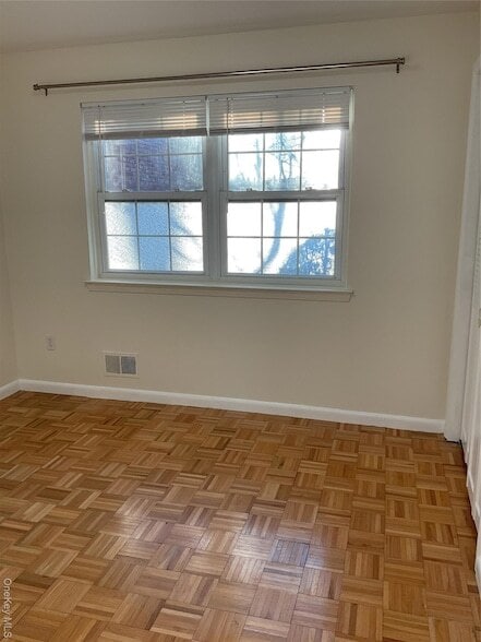 Building Photo - 430 Somerset Dr