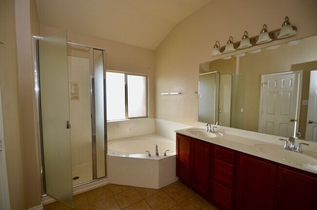 Building Photo - BEAUTIFUL New Home Available NOW!