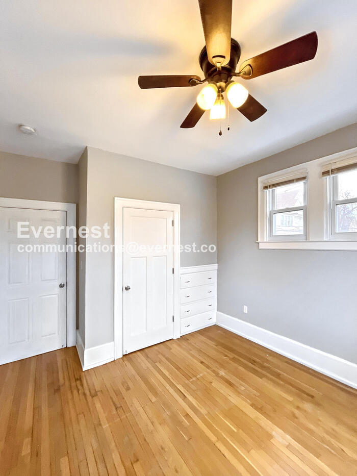 Building Photo - 9429 Brush St