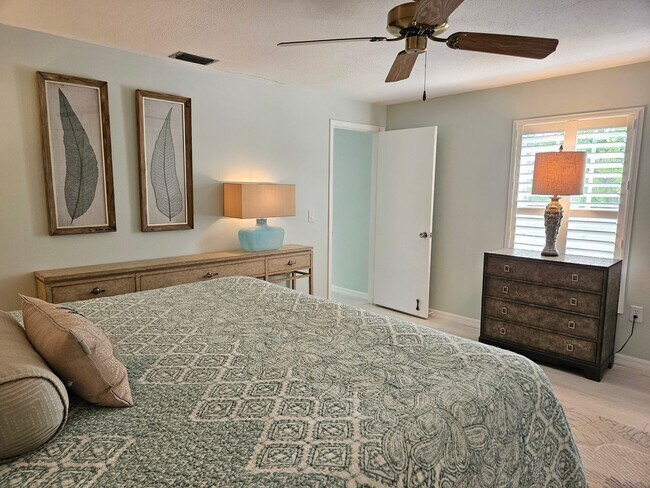 Building Photo - Seasonal Short-Term Townhouse on Venice Island close to Venice Beach!