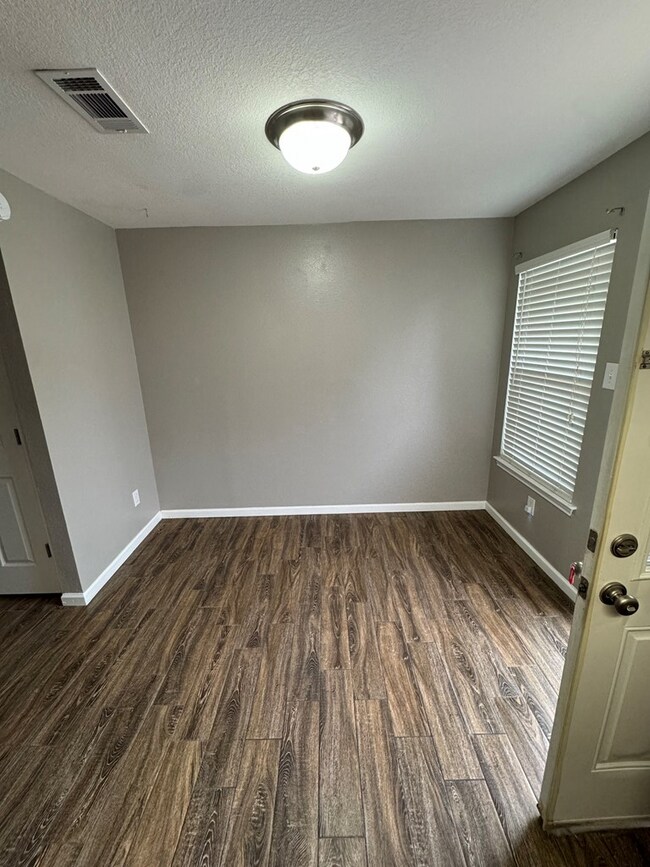 Building Photo - 1324 Harless Ave