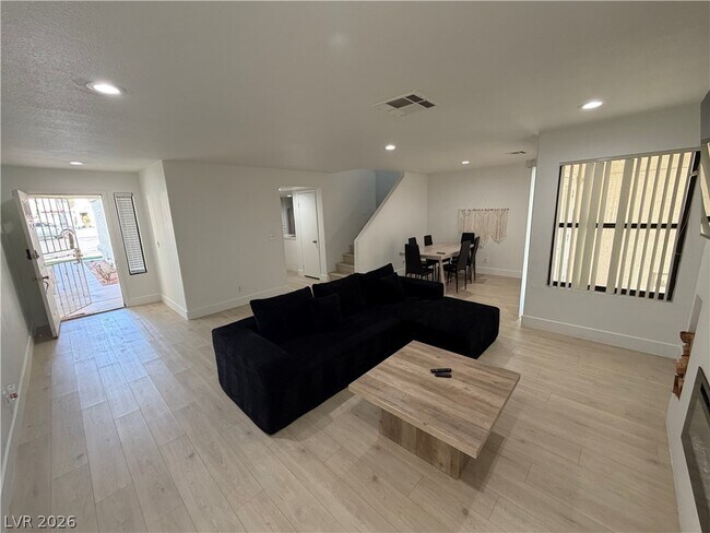 Building Photo - 3004 Ocean View Dr