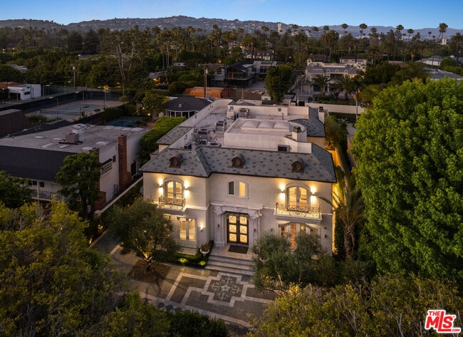 Building Photo - 718 N Rodeo Dr