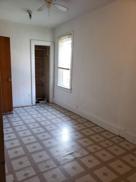 Building Photo - 3037 S Parnell Ave
