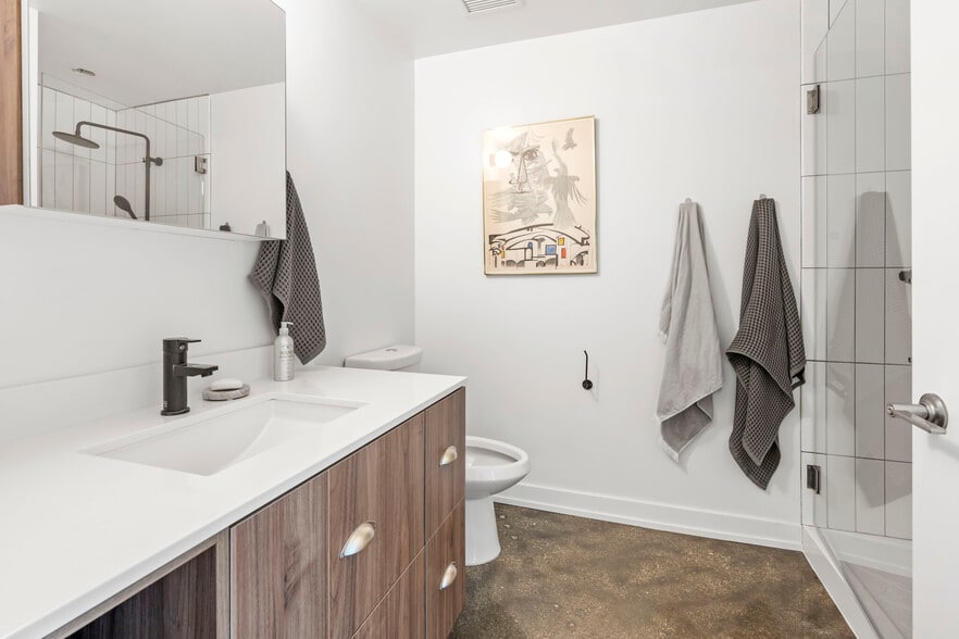 Building Photo - 1450 S Blue Island Ave