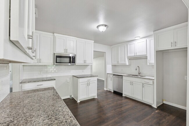 Building Photo - 4016 Winfield Ave