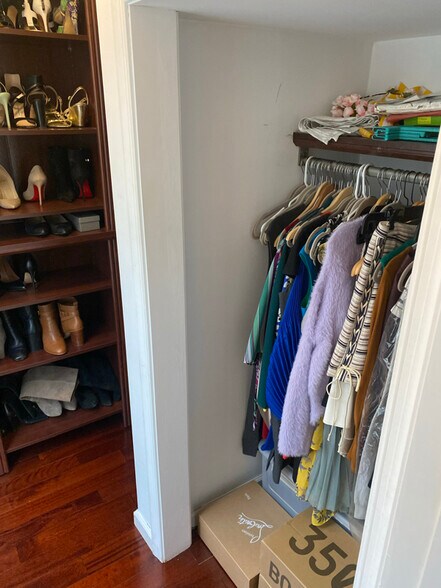 Building Photo - 229 David St