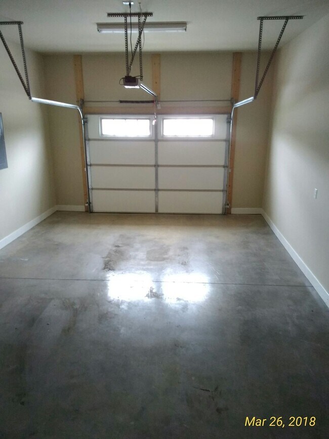 Building Photo - 3 Bedroom 2.5 Bath Townhome with Garage for Rent in Cooper Sq Neighborhood