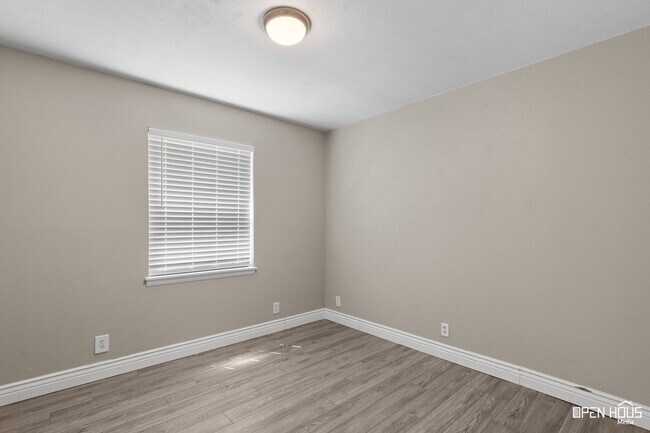 Building Photo - 4615 Hollandale Ave