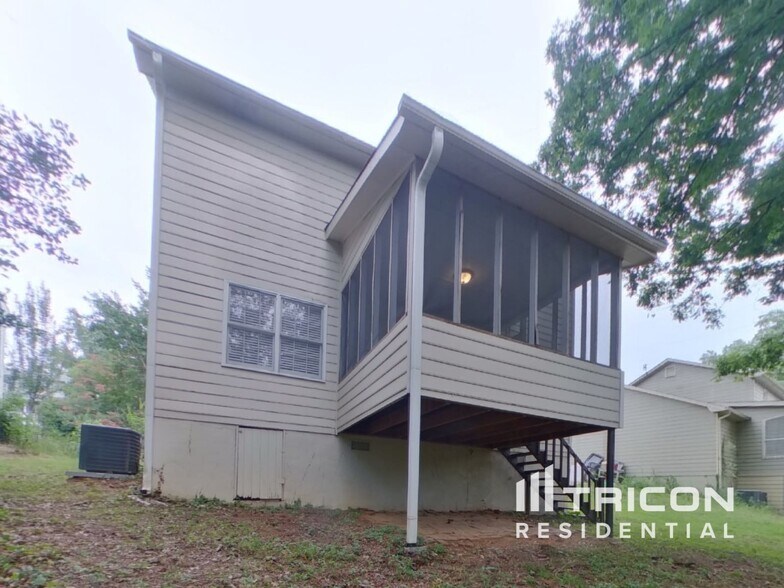 Building Photo - 1418 Millstream Trail NW