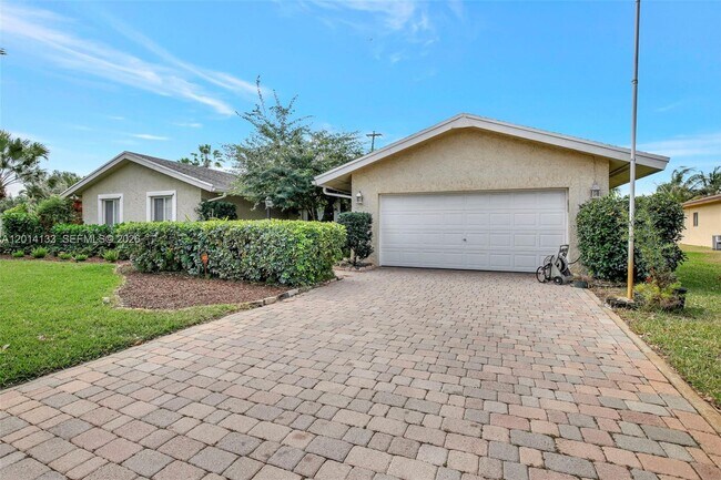 Building Photo - 5320 SW 21st Ct