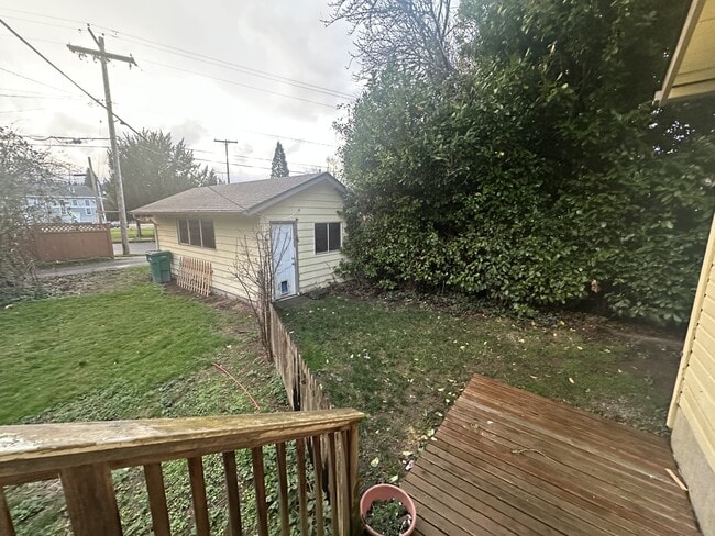 Building Photo - 7951 Maple Ave SE