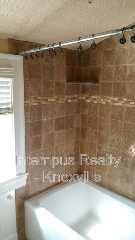 Building Photo - 2103 Fairmont Blvd