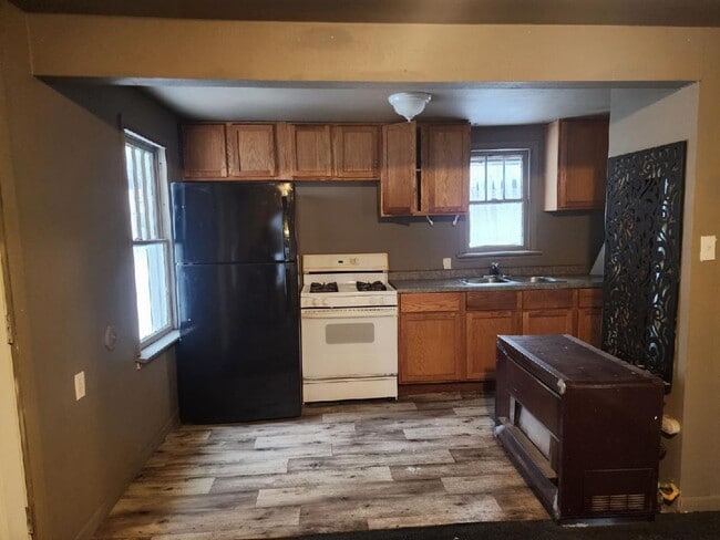 Building Photo - 1780 Superior St