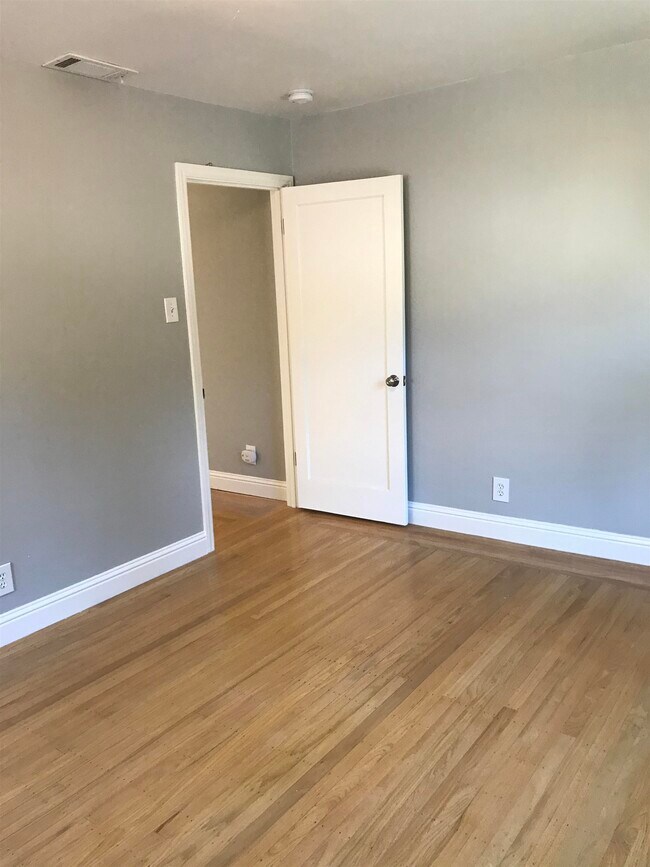 Building Photo - 7630 Terrace Dr