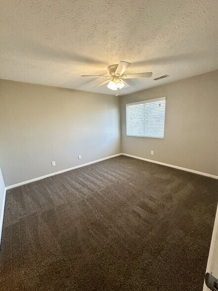 Building Photo - 8854 Eagleview Dr