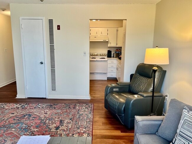 Building Photo - 1006 Paradise Rd