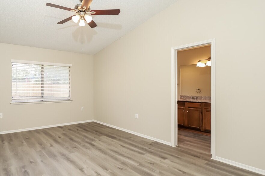 Building Photo - 16118 Rocky Creek