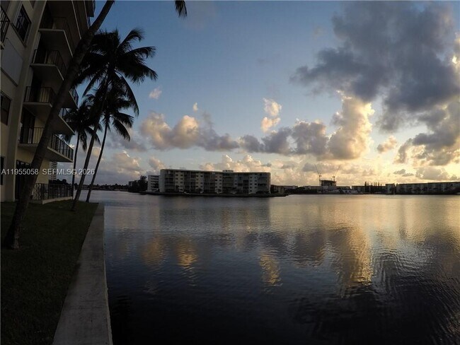 Building Photo - 18151 NE 31st Ct