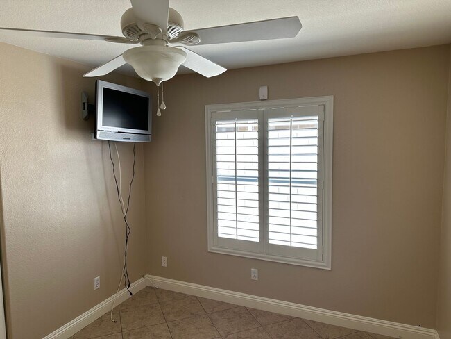 Building Photo - Henderson!!  Solar Panels!! Tankless Hot w...