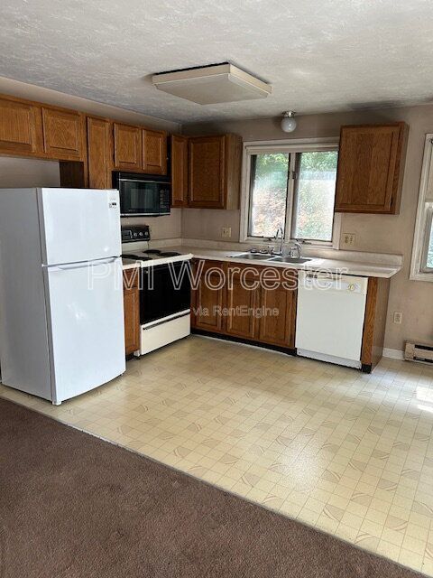 Building Photo - 28 Brookside Ave