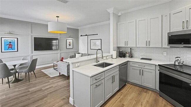 Building Photo - 6673 Helmsley Cir