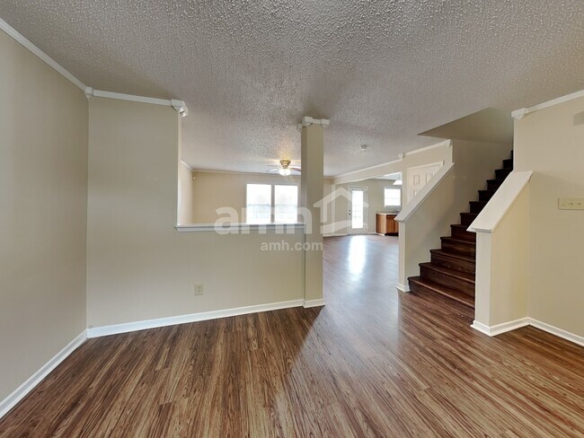 Building Photo - 6805 W Littleton Dr