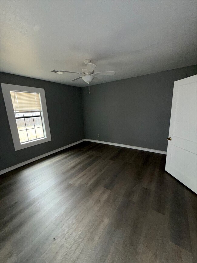 Building Photo - 1300 N 8th St