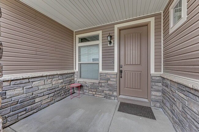 Building Photo - $4,795.00, 5 bed, 3.5 bath located in Denver.
