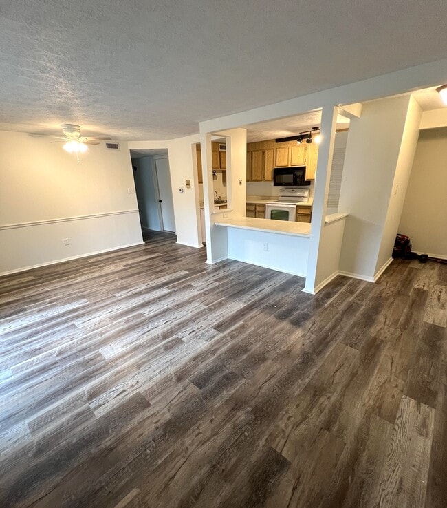 Building Photo - 1630 Jefferson Ridge Dr