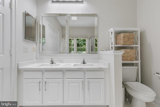 Building Photo - 11426 Summer House Ct