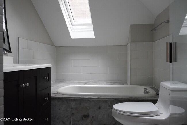 Building Photo - 2541 Cherokee Pkwy