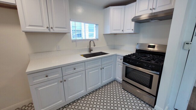 Building Photo - Vacancy at Whittier Duplex!