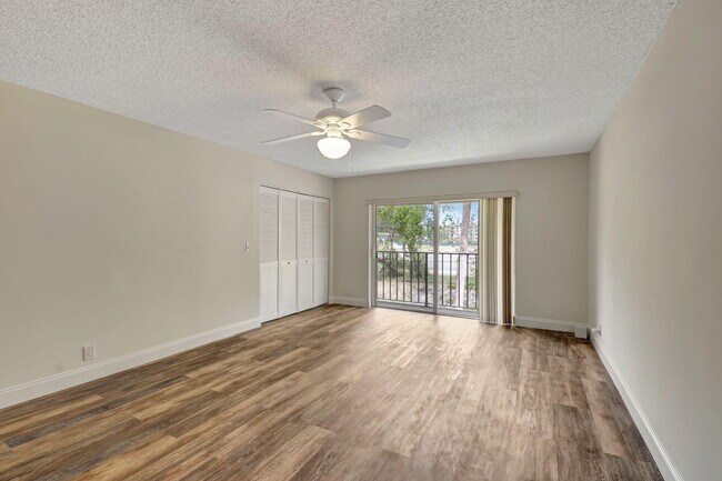 Building Photo - 2845 SW 22nd Ave