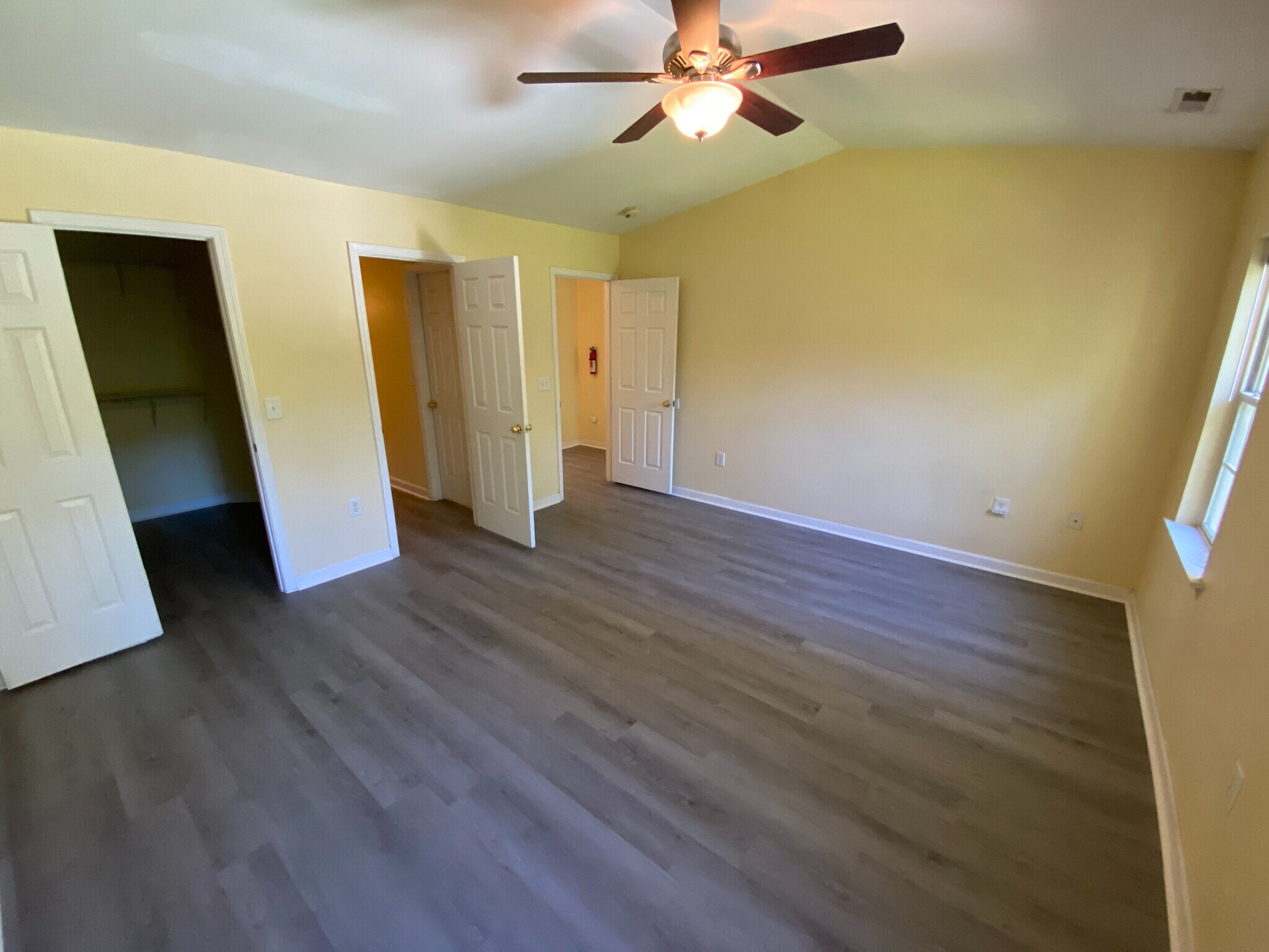 Building Photo - Room in Duplex on Lundy Dr