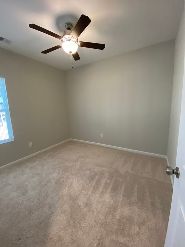 Building Photo - One level 3 bedroom 2 bath home
