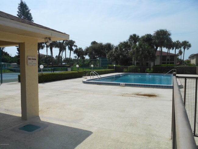 Building Photo - 220 S 5th St