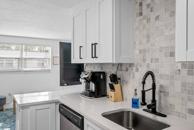 Building Photo - The peaceful place