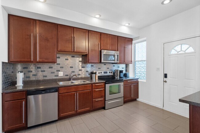 Building Photo - 2 Story Home in Botanical Heights (Optiona...