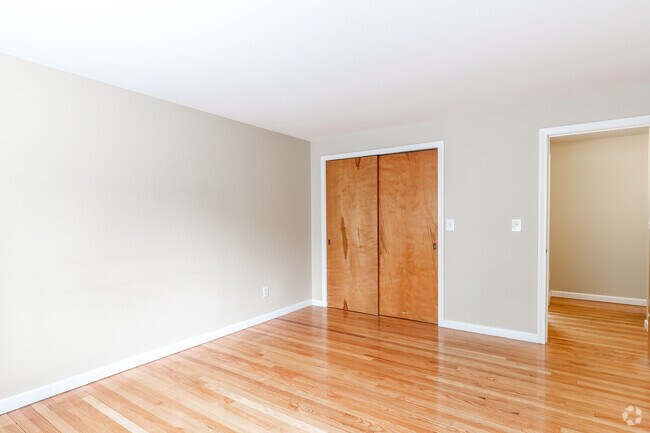 1BR, 1BA - Bedroom - 115 S Main St