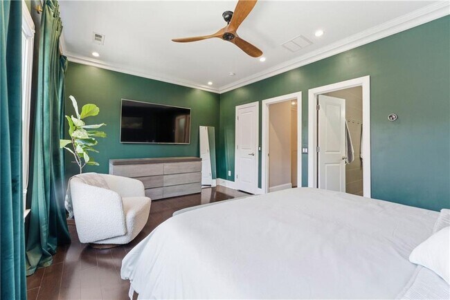 Building Photo - 2910 Hermance Dr NE