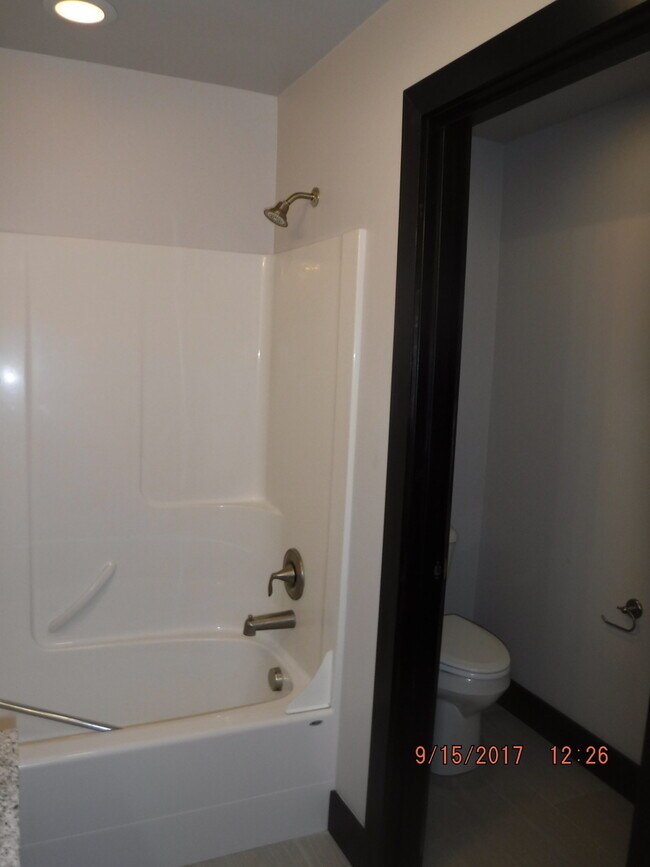 Building Photo - Gorgeous modern 5 bedroom - Minutes from MSU!