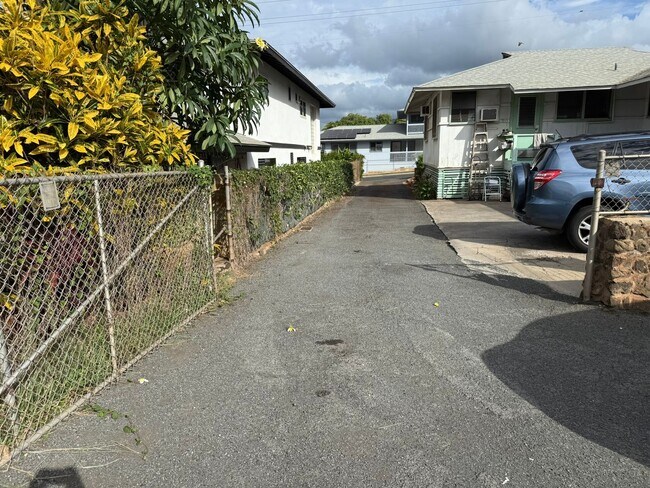 Building Photo - Newly Renovated 3-Bedroom, 1-Bathroom Sing...